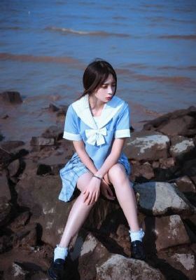 老头边吃奶边弄进去呻吟的视频_1080影视在线观看
